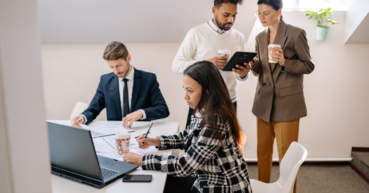 短信轰炸源码实名账号：实名制账号如何应对个人信息伪造？